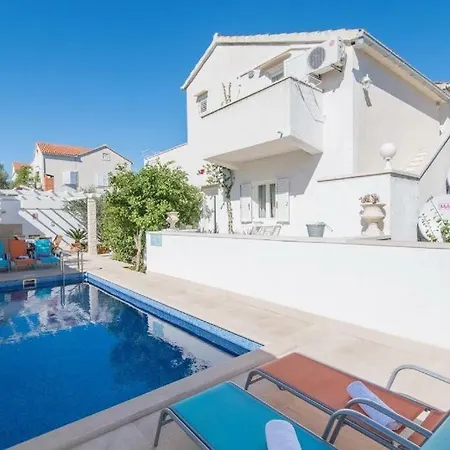 16774c Apartment Supetar