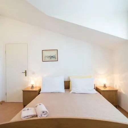 16774c Apartment